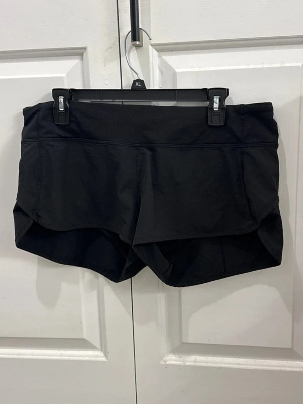 Lululemon Hotty Hot Low Rise shorts 2.5in